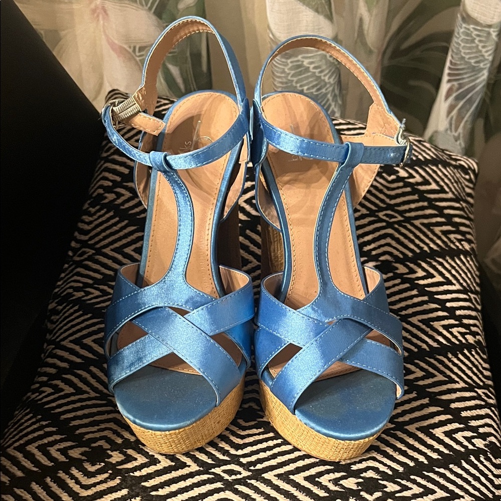 Elegant Blue Strappy Women's Sandals Heels size 8 Rarely Used